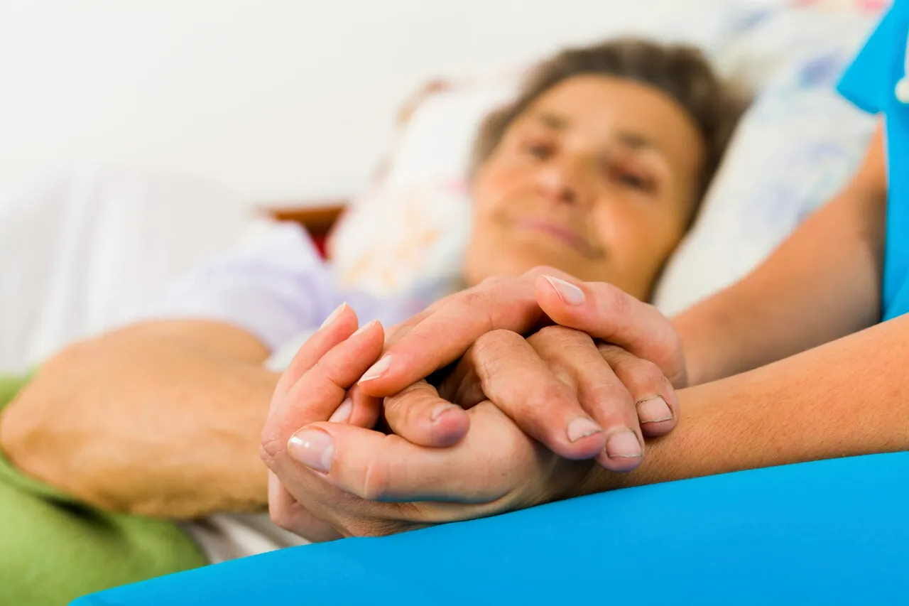 Progression of Alzheimer’s Disease in a Loved One and How to Care